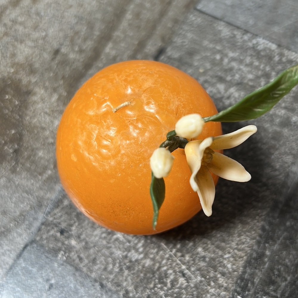 Vintage Glo Candle Company Orange Shaped Candle with Plastic Blossem - Picture 2 of 4